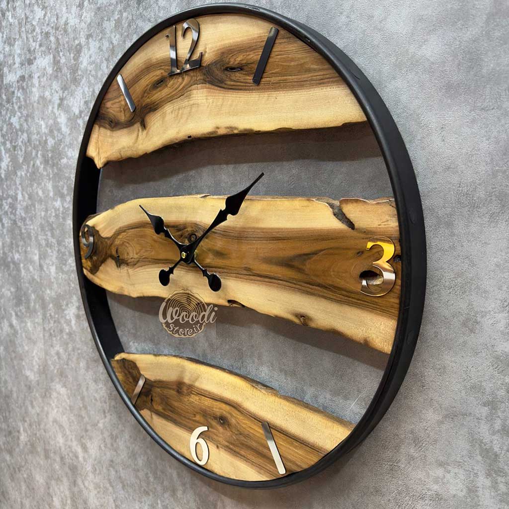 ساعت دیواری روستیک قطر 60 چوب گردو با فریم مشکی کد C6125