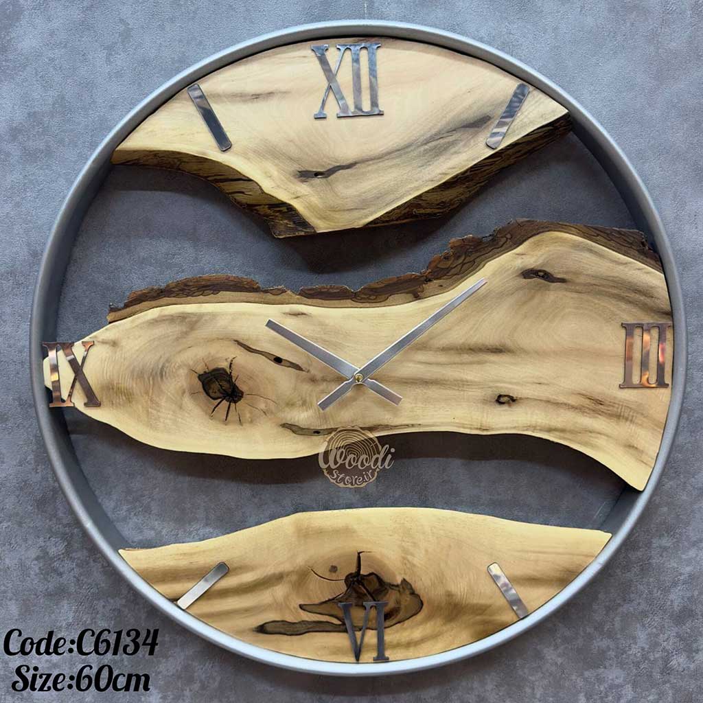 ساعت دیواری روستیک قطر 60 چوب گردو با فریم نقره ای کد C6134