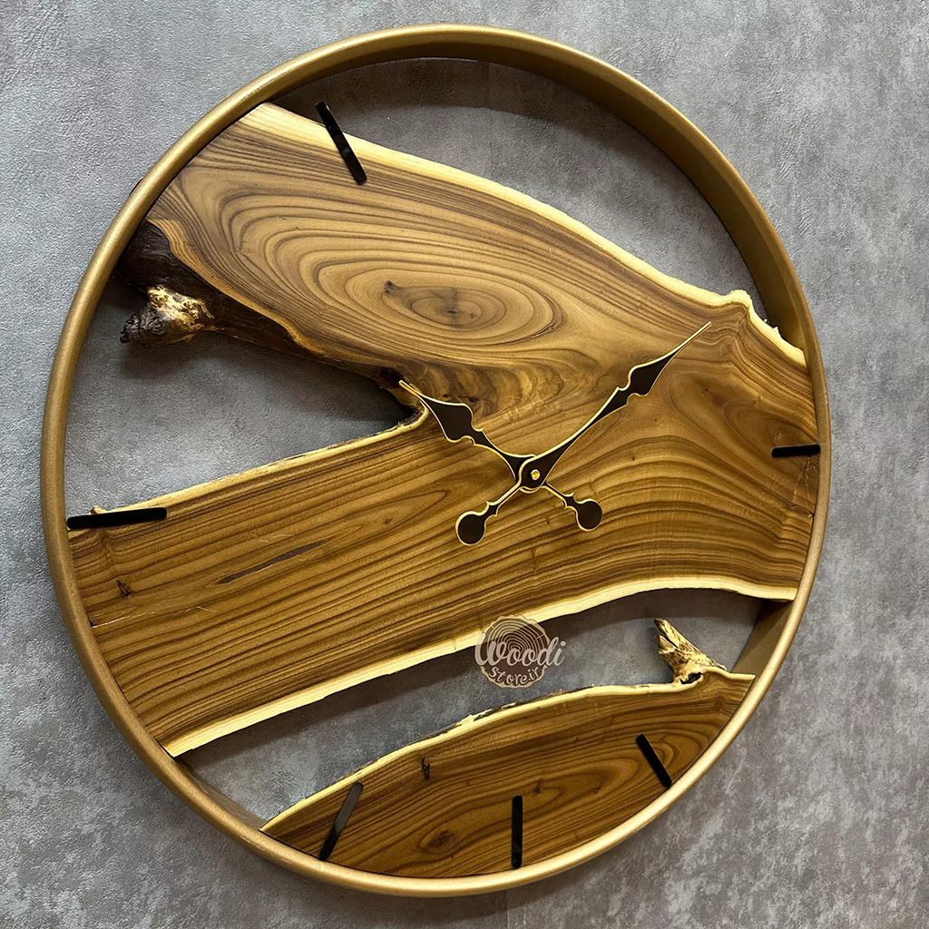 ساعت دیواری روستیک قطر 60 چوب سنجد با فرم طلایی کد C6146